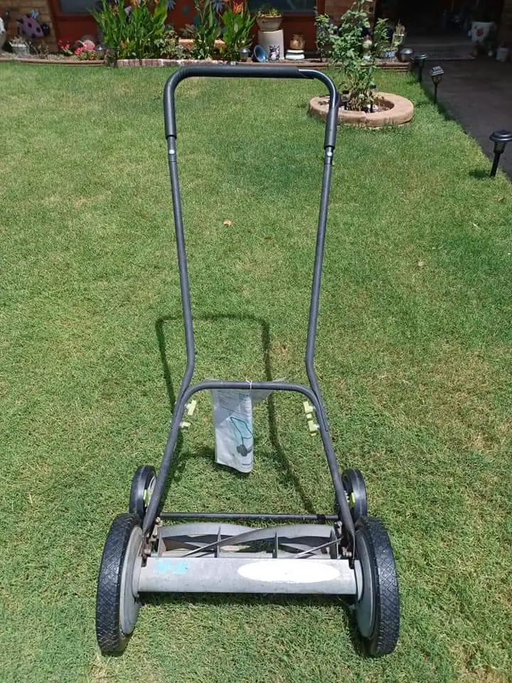 Earthwise 16-Inch 7-Blade Push Reel Lawn Mower