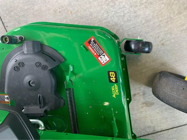 John Deere's Accel Deep Mower Deck